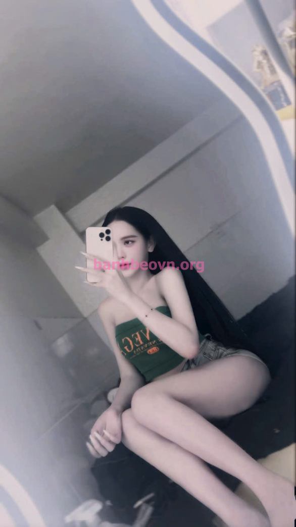 Bé an xinh đẹp quyến rủ 