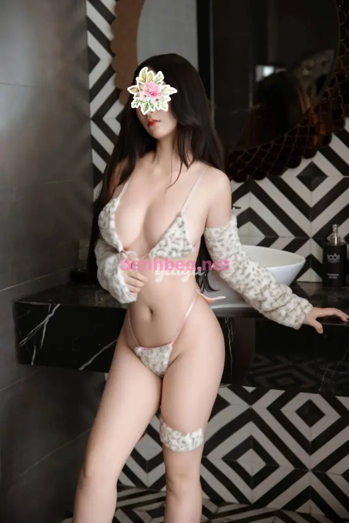 QUỲNH TIÊN 2K GÁI NON TƠ, BODY NÉT CĂNG NUỘT NÀ